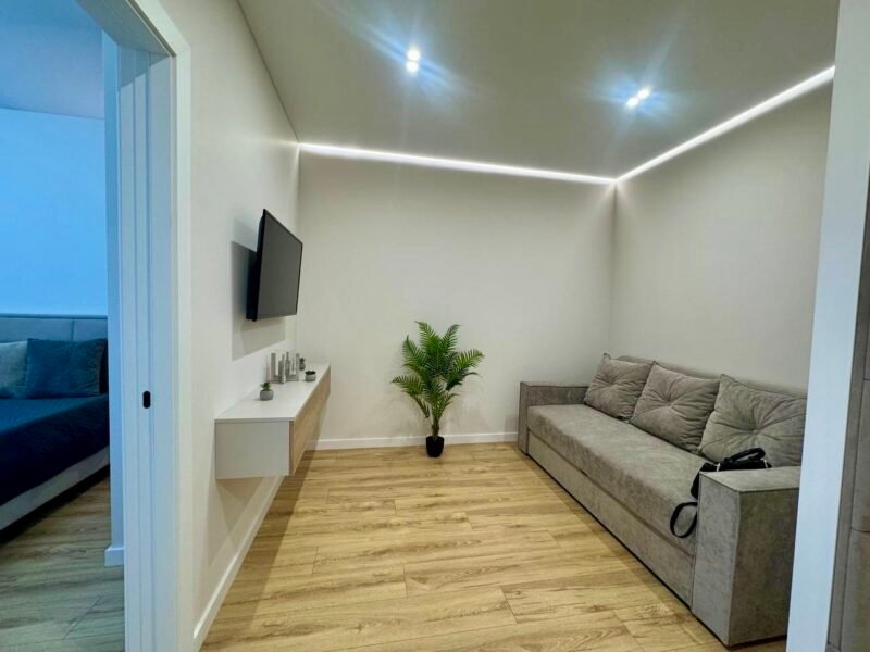 Apartament cu 1 cameră + living , autonomă