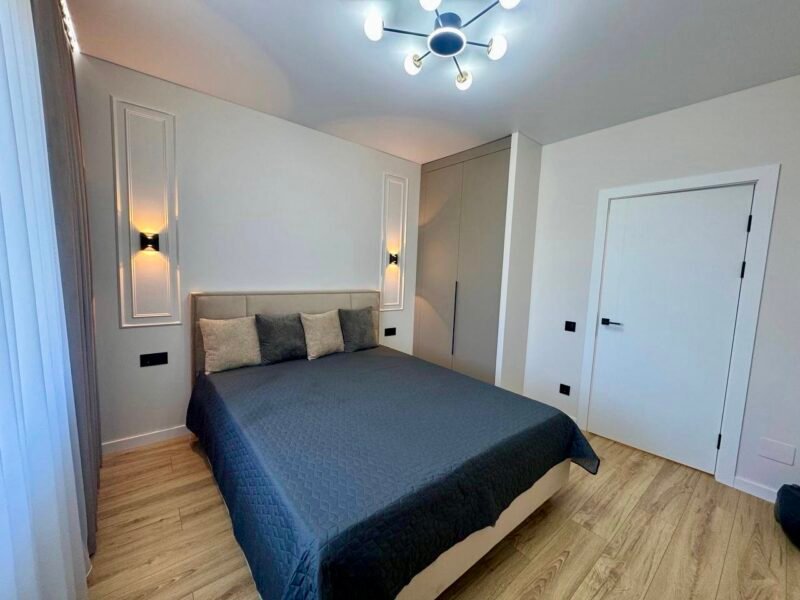 Apartament cu 1 cameră + living , autonomă