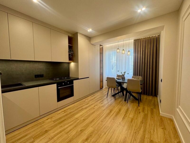 Apartament cu 1 cameră + living , autonomă