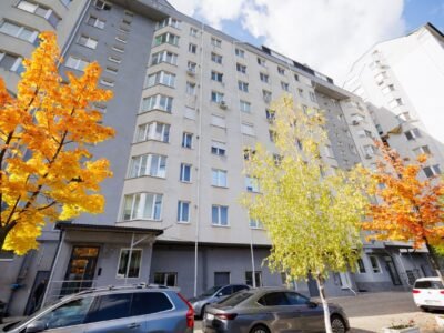 Apartament cu 3 camere, bucătărie și balcon