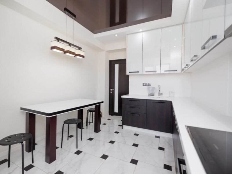 Apartament cu 3 camere, bucătărie și balcon