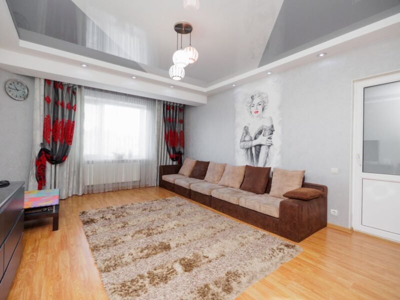 Apartament cu 3 camere, bucătărie și balcon