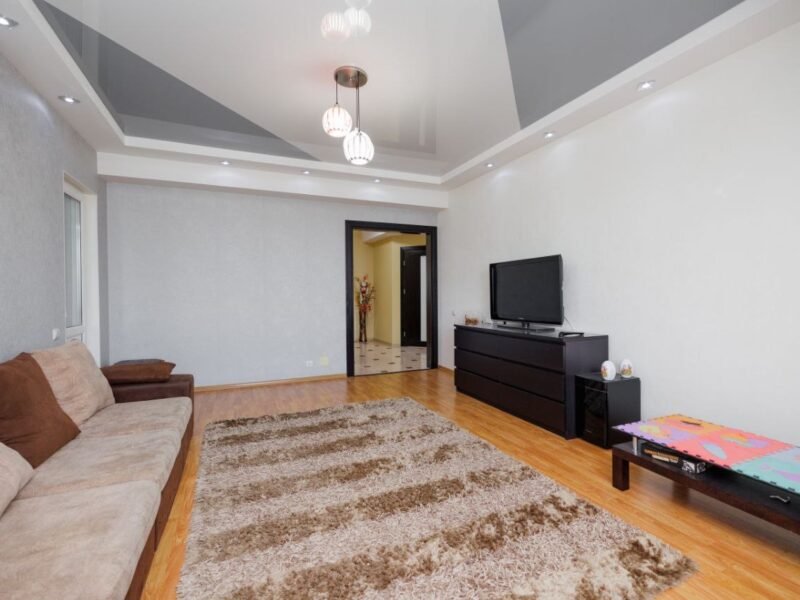 Apartament cu 3 camere, bucătărie și balcon