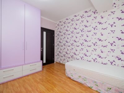 Apartament cu 3 camere, bucătărie și balcon