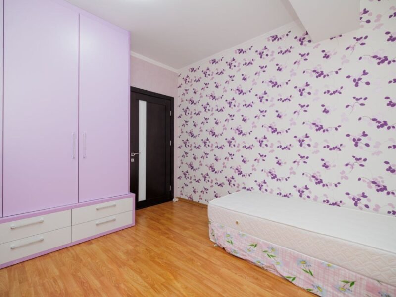 Apartament cu 3 camere, bucătărie și balcon