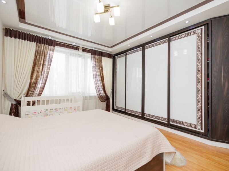 Apartament cu 3 camere, bucătărie și balcon