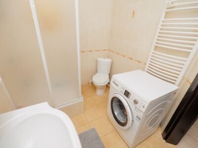 Apartament cu 3 camere, bucătărie și balcon