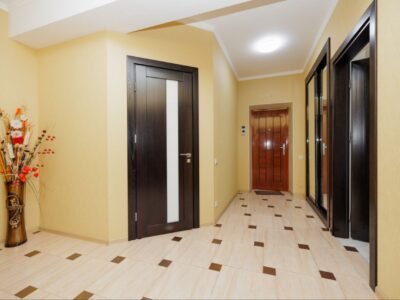 Apartament cu 3 camere, bucătărie și balcon