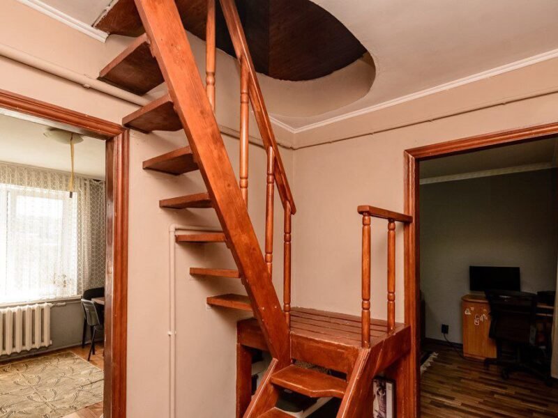 Bîc, Bubuieci Casă – 6 ari, beci și garaj