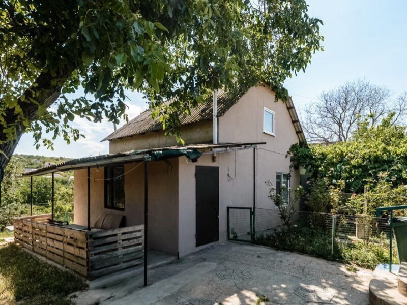 Bîc, Bubuieci Casă – 6 ari, beci și garaj