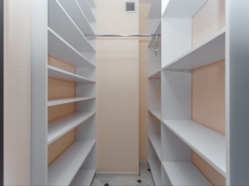 Apartament cu 2 camere și living – Centru, Valea Trandafirilor