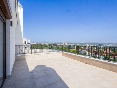 Penthouse cu terasă panoramică – Newton House, Buiucani