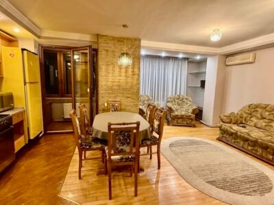 Apartament cu 3 camere – Centru