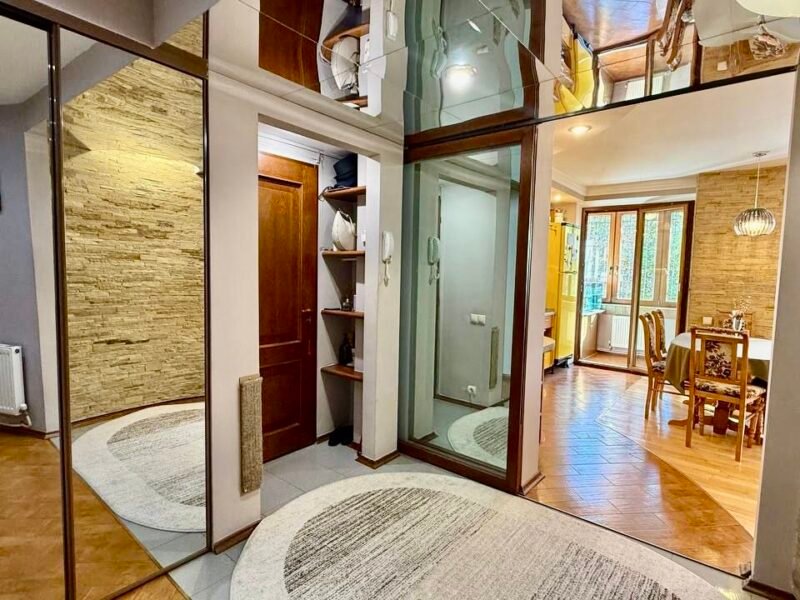 Apartament cu 3 camere – Centru