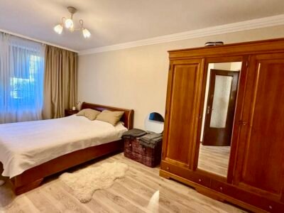 Apartament cu 3 camere – Centru