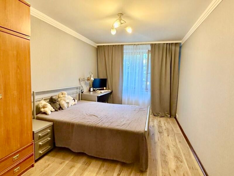 Apartament cu 3 camere – Centru