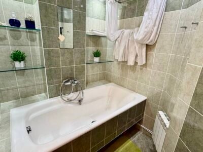 Apartament cu 3 camere – Centru