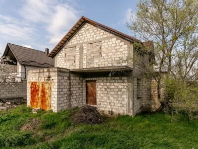 Casă în 2 nivele – variantă gri, Sîngera