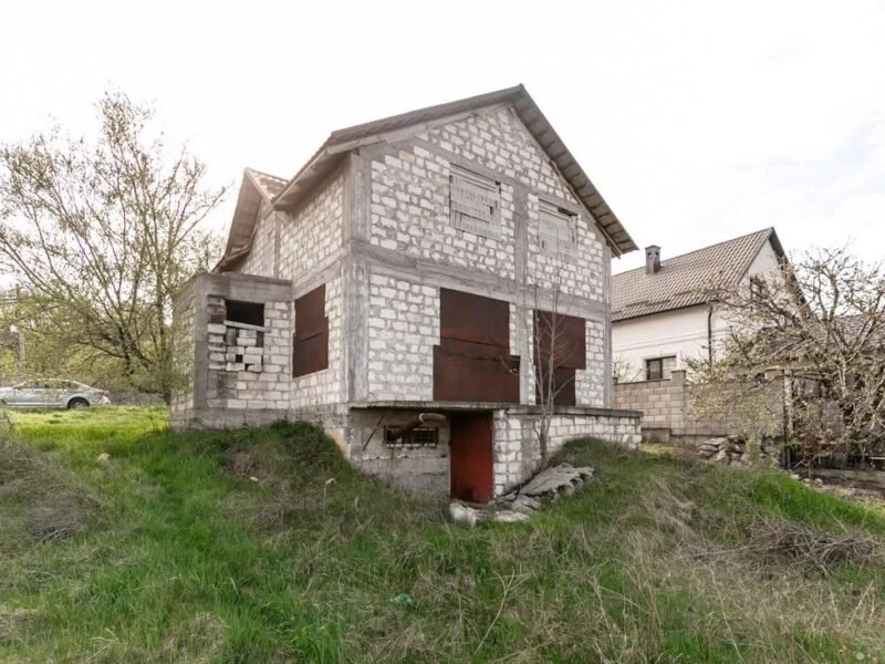 Casă în 2 nivele – variantă gri, Sîngera