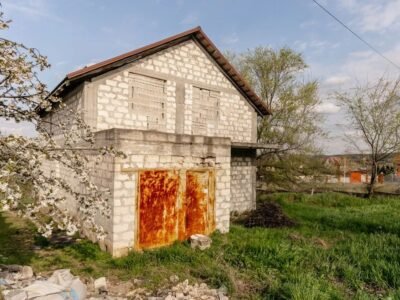 Casă în 2 nivele – variantă gri, Sîngera