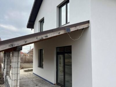 Casă Cruzești 10 ari – garaj și terasă