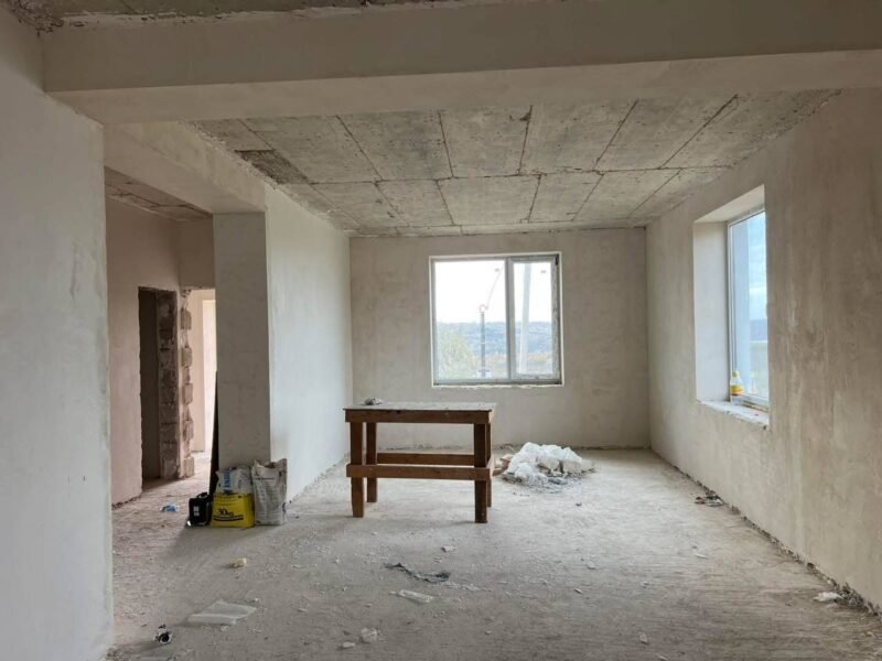 Casă Cruzești 10 ari – garaj și terasă