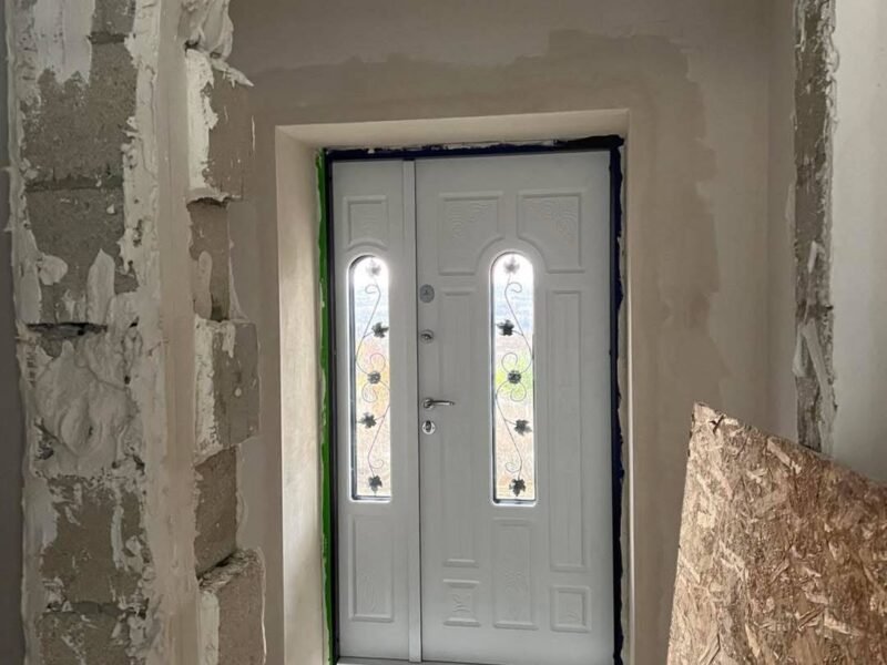 Casă Cruzești 10 ari – garaj și terasă