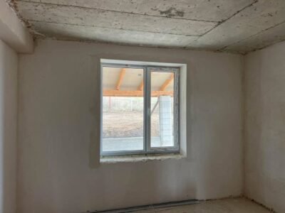 Casă Cruzești 10 ari – garaj și terasă