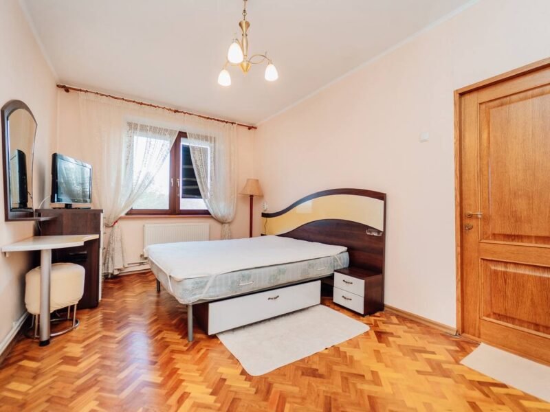 Rîșcanovca, Autonomă, 3 camere