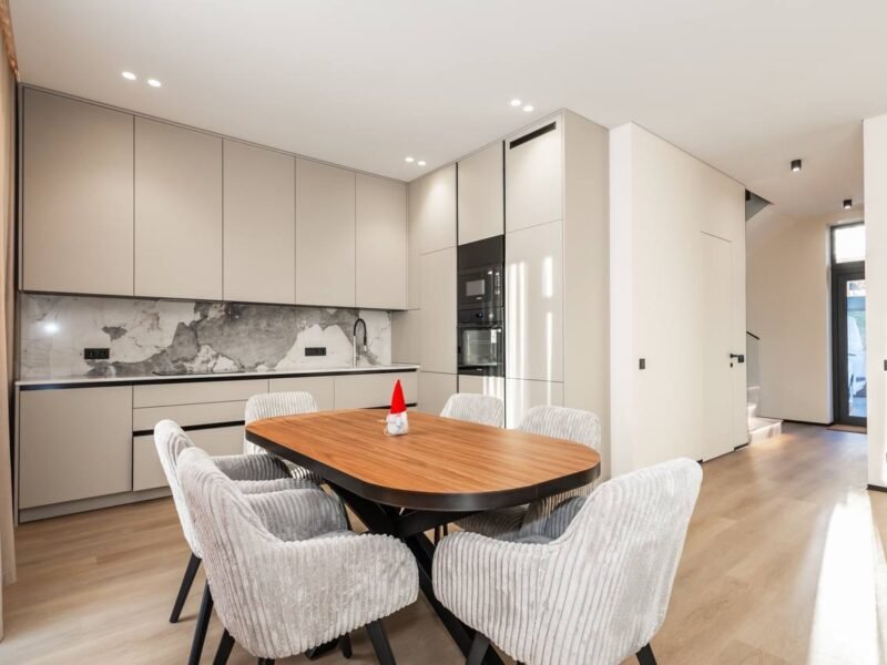 Casă Codru, 3 dormitoare, teren 5 ari, 150 m²