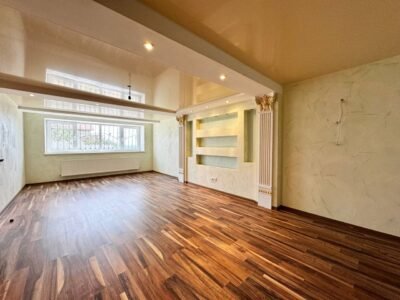 Floreni, casă individuală, 200 m², teren 12 ari