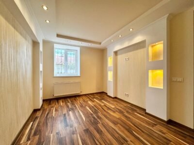 Floreni, casă individuală, 200 m², teren 12 ari