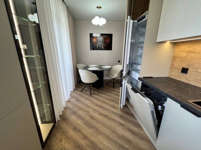 Ciocana, 2 camere + living + oficiu, Mircea cel Bătrân, 80 m²