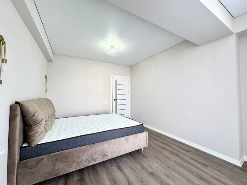 Centru, 3 odăi + living, str. I. Zaikin, 104 m²