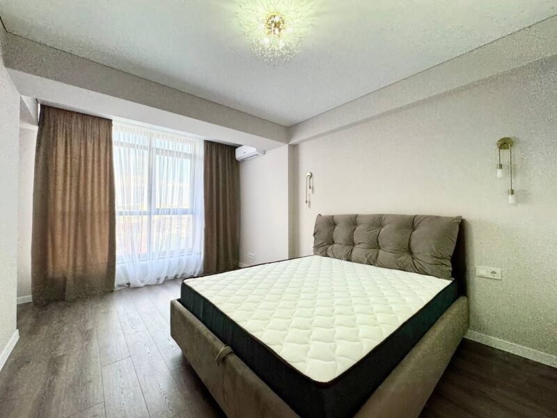 Centru, 3 odăi + living, str. I. Zaikin, 104 m²