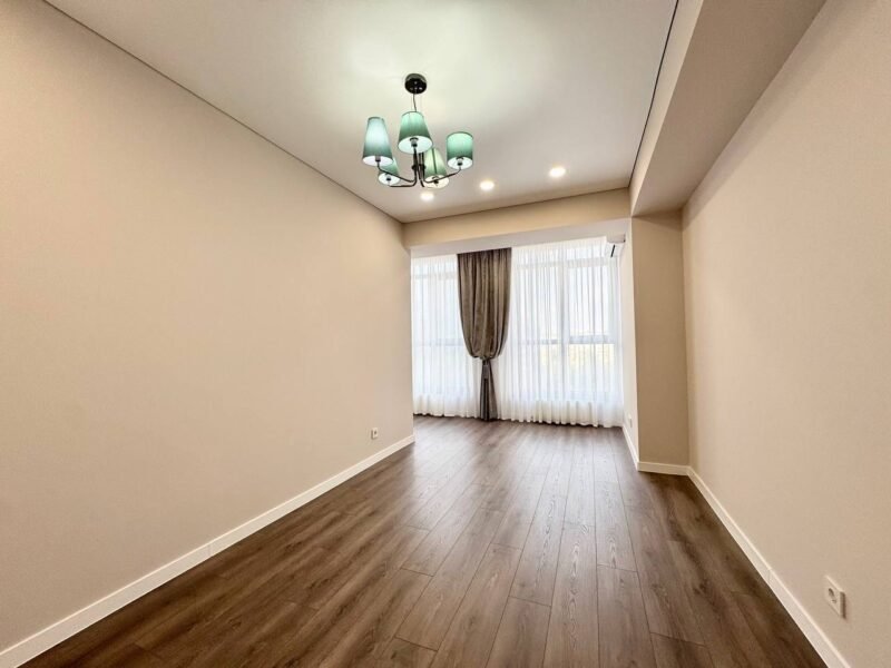 Centru, 3 odăi + living, str. I. Zaikin, 104 m²