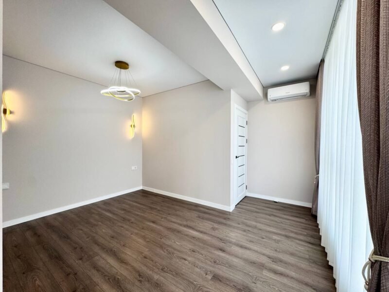 Centru, 3 odăi + living, str. I. Zaikin, 104 m²