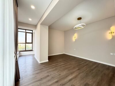 Centru, 3 odăi + living, str. I. Zaikin, 104 m²