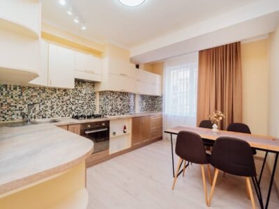 Centru, 2 camere, str. Lev Tolstoi, 68 m²