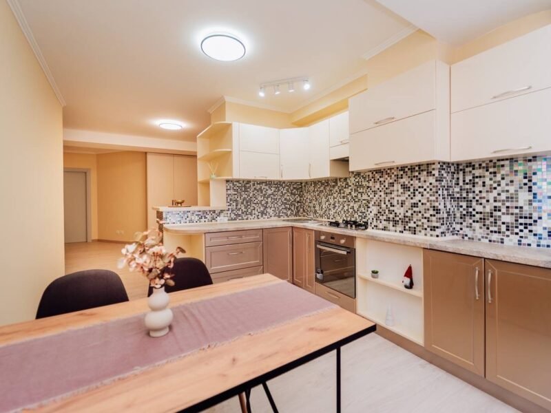 Centru, 2 camere, str. Lev Tolstoi, 68 m²