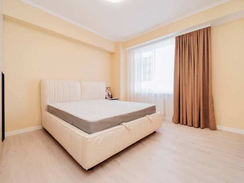 Centru, 2 camere, str. Lev Tolstoi, 68 m²