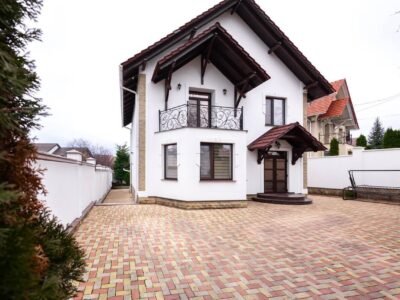 Stăuceni, 3 dormitoare + mansardă, str. A. Mateevici, 130 m²