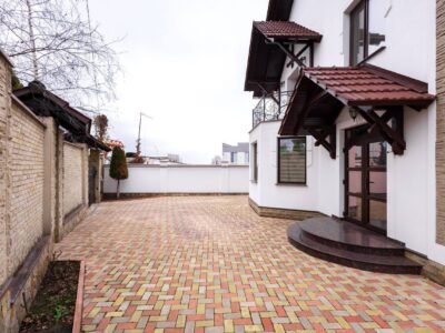 Stăuceni, 3 dormitoare + mansardă, str. A. Mateevici, 130 m²