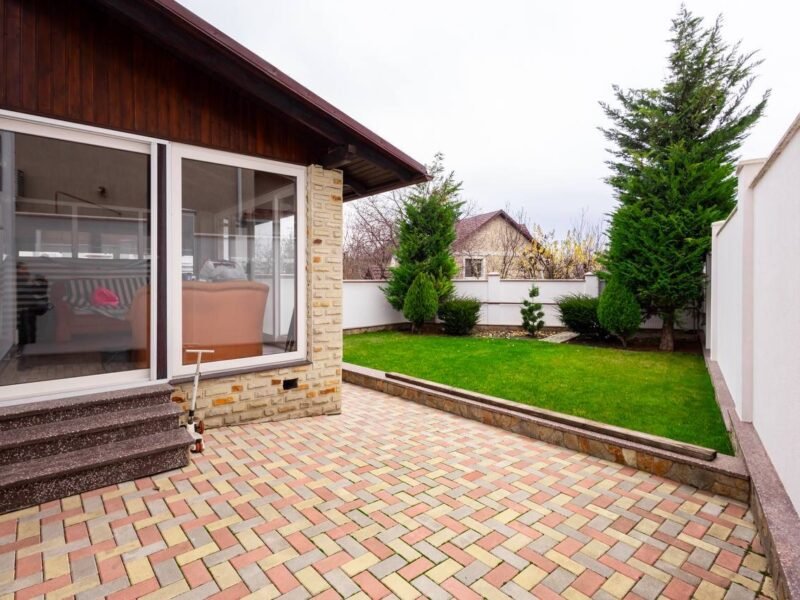 Stăuceni, 3 dormitoare + mansardă, str. A. Mateevici, 130 m²