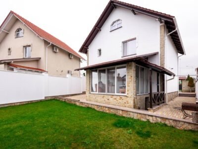 Stăuceni, 3 dormitoare + mansardă, str. A. Mateevici, 130 m²