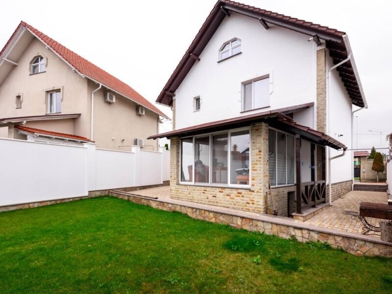 Stăuceni, 3 dormitoare + mansardă, str. A. Mateevici, 130 m²