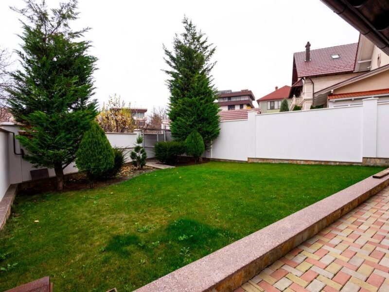 Stăuceni, 3 dormitoare + mansardă, str. A. Mateevici, 130 m²