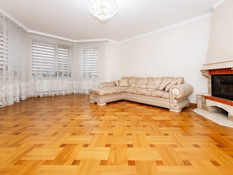 Stăuceni, 3 dormitoare + mansardă, str. A. Mateevici, 130 m²