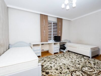 Stăuceni, 3 dormitoare + mansardă, str. A. Mateevici, 130 m²