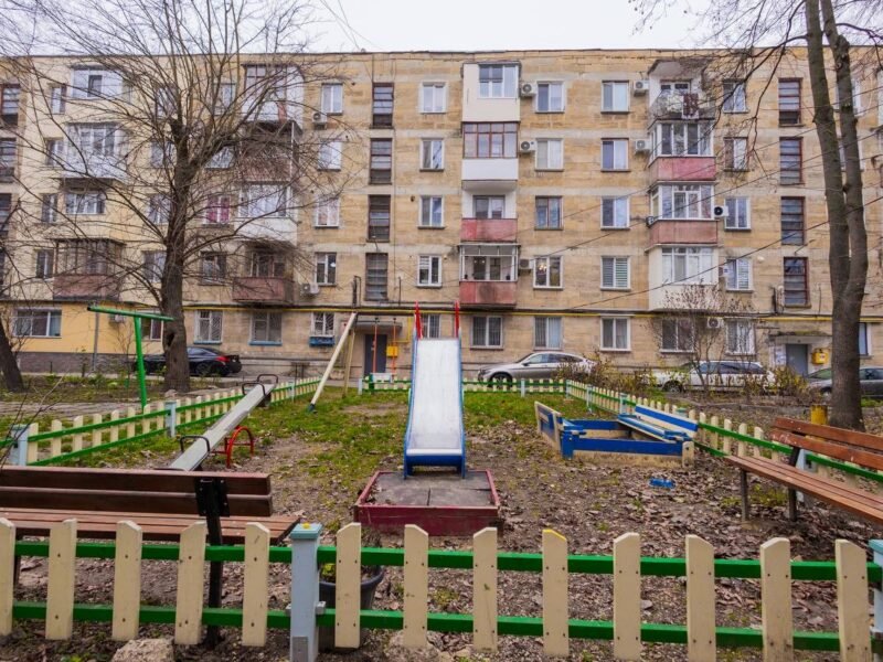 Râșcani, 2 odăi + living, str. Nicolae Dimo, 46 m²